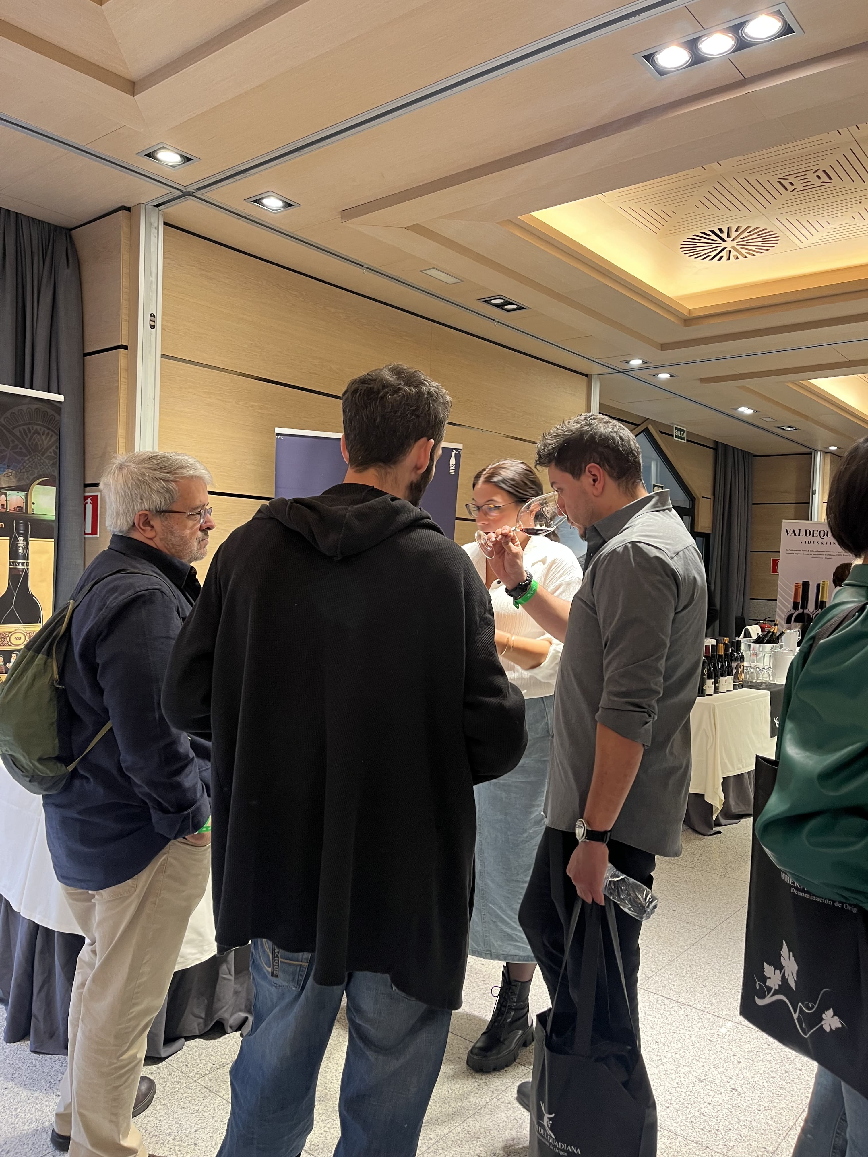 Explorando los Tesoros Vinícolas del Tour de Ribera del Guadiana en Almería y Granada