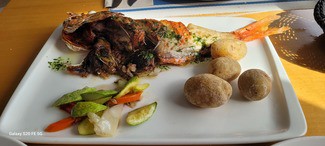 Pescado del dia : Alfonsiño a la brasa (600 gr) acompañado de verduritas y papas arrugadas