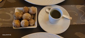 Papas negras con mojo verde