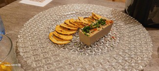 Mousse de conejo en salmorejo con sus tostadas