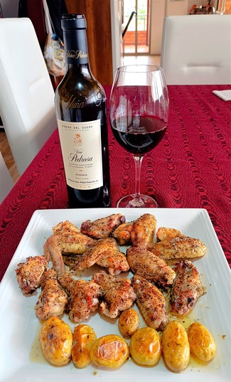 Con las alitas de pollo al horno en masala