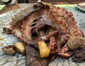 Pulpo con setas de cardo y níscalos