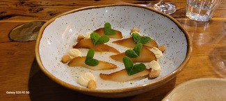 Pera escalivada, sidra de pera y crema de romero
