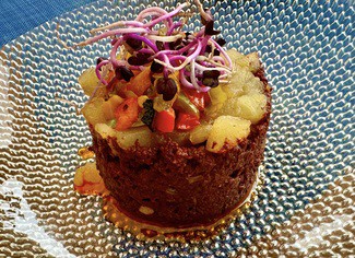 Timbal de Morcilla ibérica de Ronda con Manzana asada y Pimientos del Piquillo caramelizados