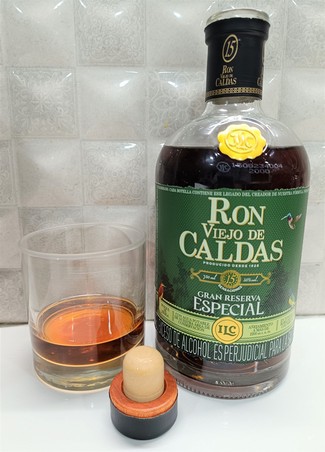 Magnífico ron colombiano de 15 años.