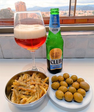 Con unas chips y unas olivitas