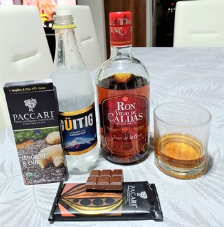 Con el Pacari (60% cacao) de jengibre y chía.