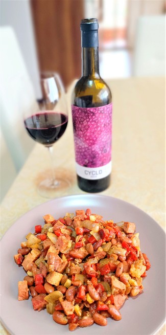 Con los frijolitos con jamón y pimiento rojo