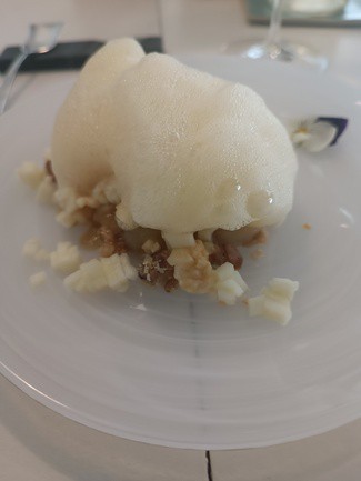 Textura de manzana con crema y espuma de naranja