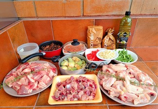 Los preparativos, paella de costilla, pollo, setas y mollejas