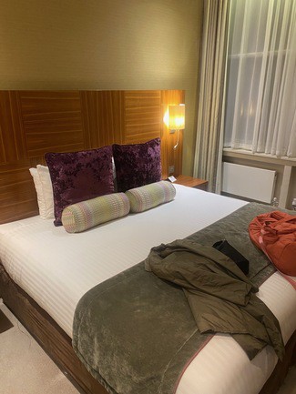 Habitación correcta y buena cama.