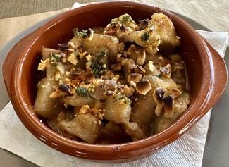 Morros de cerdo al horno con avellanas tostadas