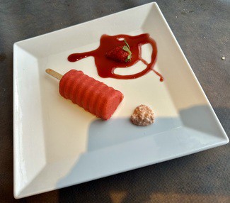 Helado casero de fresas de Coca y chocolate blanco