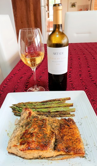 Con el salmón plancha al eneldo