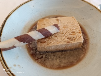 Helado de turrón con ratafia