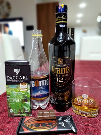 Con un chocolate Pacari 60% cacao de Guayusa