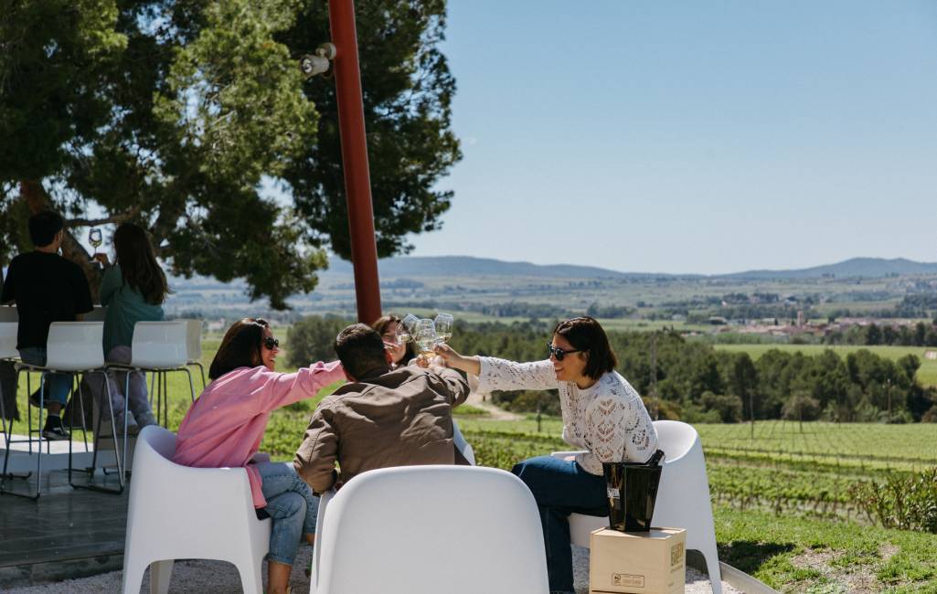 Descubre el encanto de Jean Leon en su Wine Bar