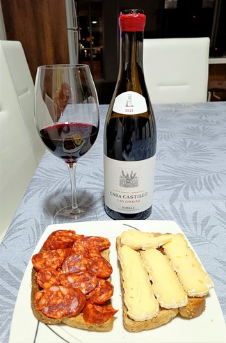 Con las tostas de choricito de Cantimpalo y brie