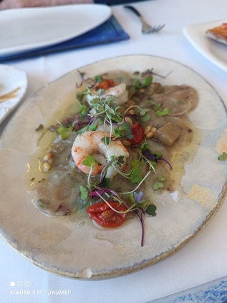 Carpaccio de pies de cerdo con gambas