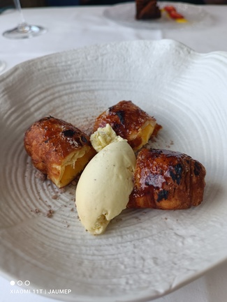 Xuixo de Girona con helado de vainilla
