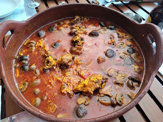 Espectacular arroz meloso de rabo de toro, setas y morcilla