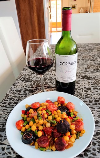 Con los garbanzos con longanizas y morcill