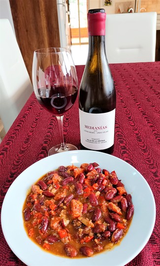 Con unas alubias pintas con chorizo