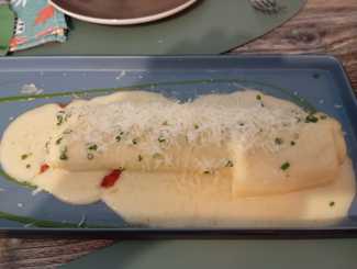 Canelón de jarrete glaseado y queso Ruperto