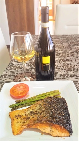 Con el salmón plancha a la salvia.