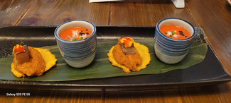 Gazpacho de frambuesa y anguila ahumada /Patacon con zacusco