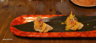 Gyozas de pulpo con butifarra de perol