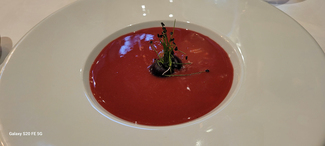 Gazpacho de cereza con su tartar de verduras