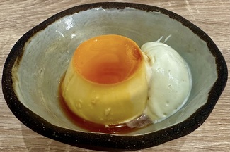 Flan de nata fresca de oveja.