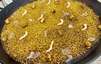 Arroz seco de gamba blanca de Huelva y papada curada de Joselito.