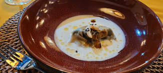 Dim Sum de calamar encebollado y gazpachuelo  de camarón canario