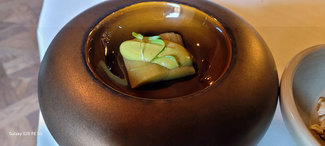 Puerro asado con romesco verde