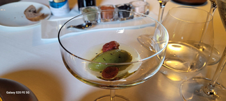 Sorbete de judia verde con tomatitos cherry semi deshidratados