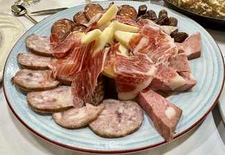 Plato de embutidos, jamón y queso
