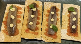 Tosta de anchoa con mermelada de tomate