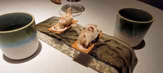 Caldo de champiñones con su canapé