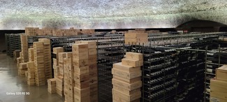 Vista parcial de la bodega