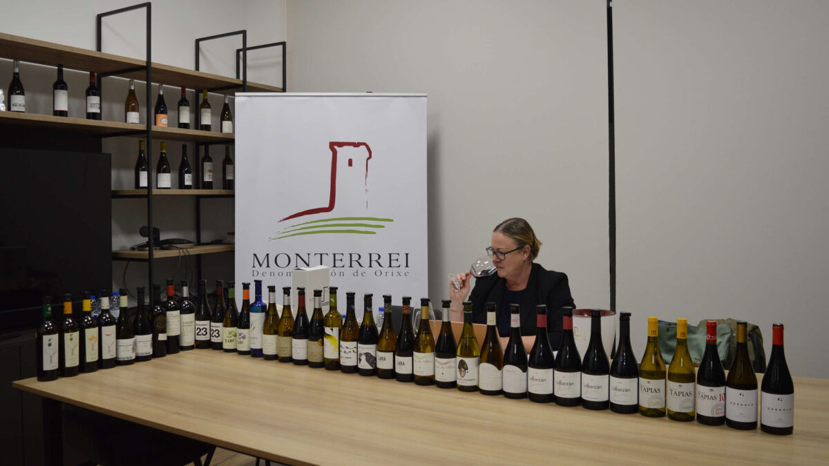 Beth Willard visita la D.O. Monterrei para conocer los vinos de 20 bodegas