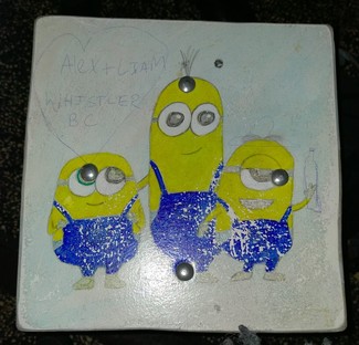 Del mobiliario, mejor no hablo. Esta es la foto del asiento de mi taburete.