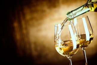 ¡Felices Fiestas de Parte de Verema! Brindemos por un 2025 Lleno de Alegría y Grandes Vinos