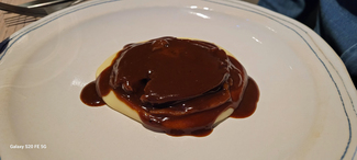 Liebre à la royale rellena de foie al estilo del Perigord.