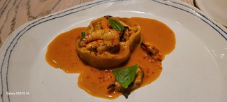 “Raviolot” de bogavante y gambita con un suquet de mejillones picante