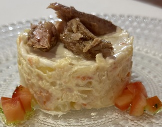 Ensaladilla de gambas y malva con mayonesa