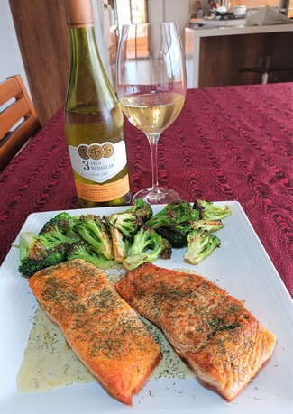 Con el salmón plancha la eneldo