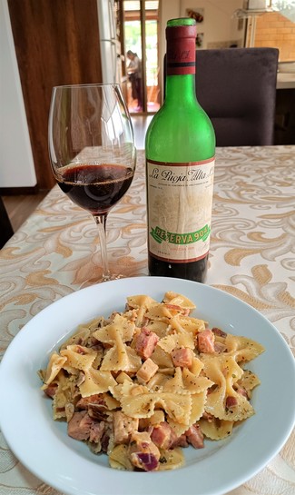 Con los Farfalle carbonara