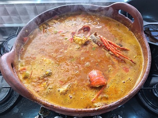 El caldoso de langosta terminado